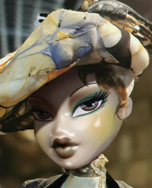 «Фарфоровые» куклы Bratz, которые выглядят точь-в-точь как модели на шоу Maison Margiela