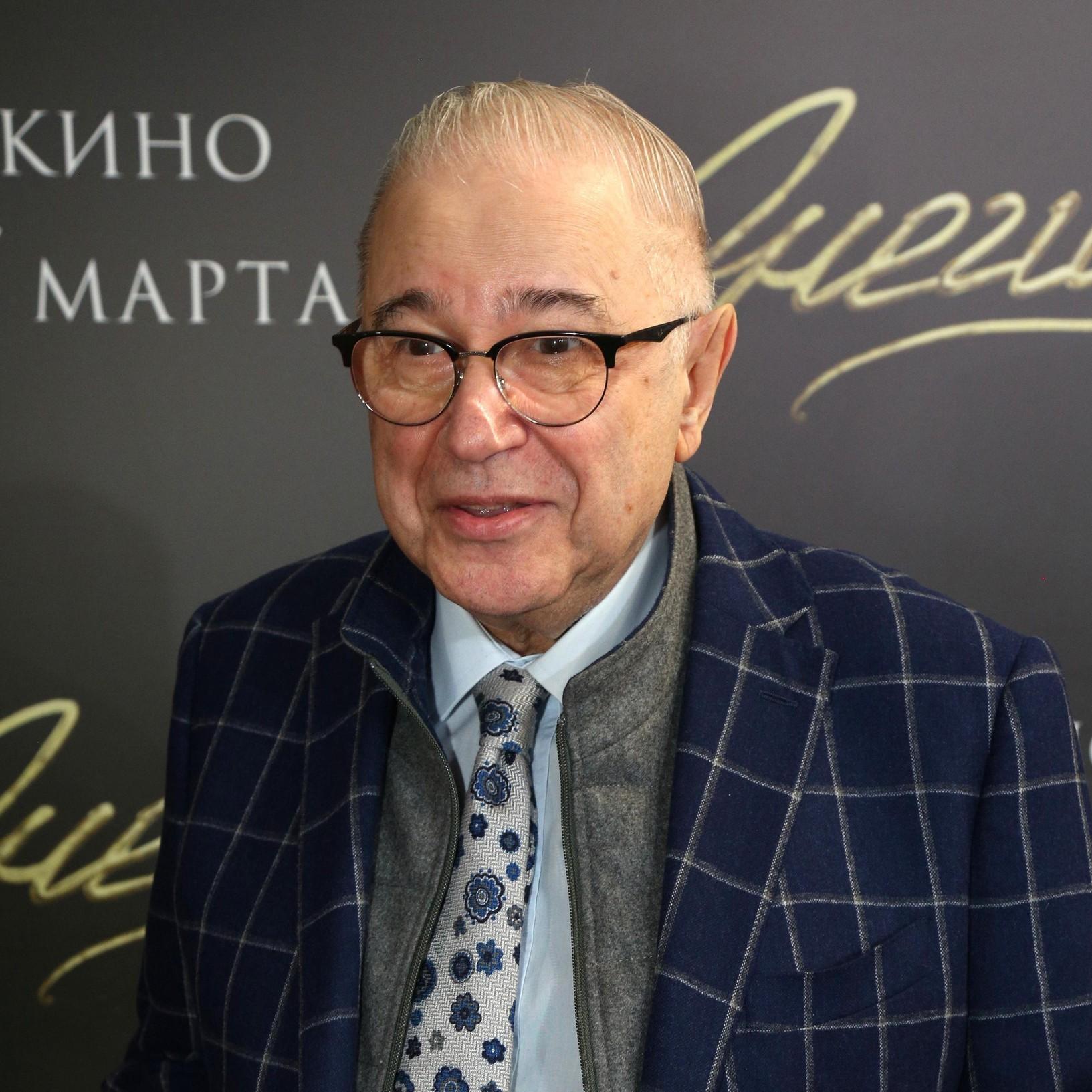 Брухунова в платочке, рыбалка, сын и дочь рядом: Евгений Петросян показал свой лучший день рождения