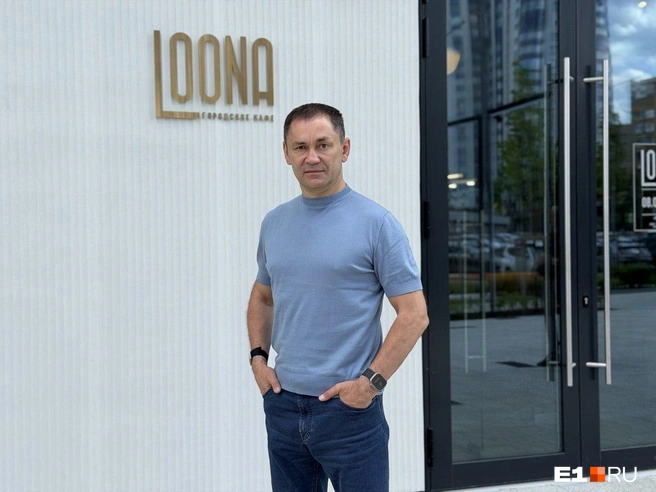 Олег Флеганов на открытии нового проекта — кафе Loona | Источник: Resta Management