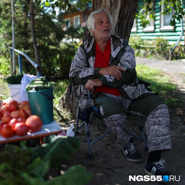 В тени под деревом торговля идет лучше | Источник: Евгений Софийчук / NGS55.RU