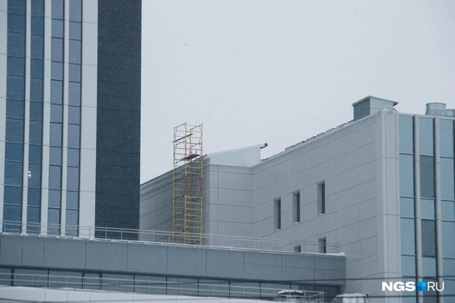 Сейчас застройщик корректирует проектную документацию и готовит документы, необходимые для ввода здания | Источник: Андрей Бортко / NGS.RU