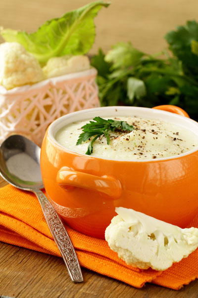 Суп-крем из цветной капусты с гребешками и трюфельным маслом