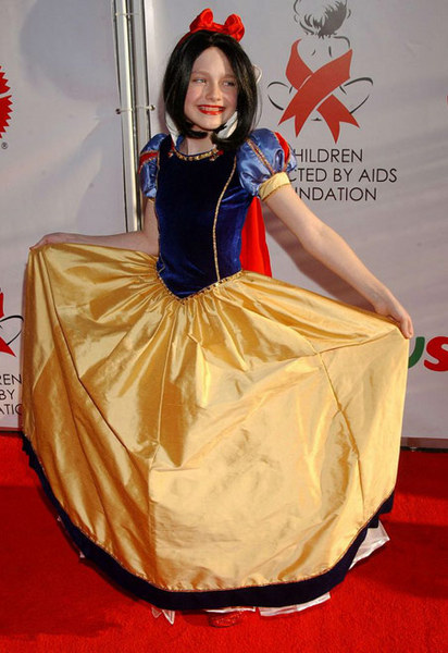 Юная актриса Дакота Фаннинг в образе белоснежки