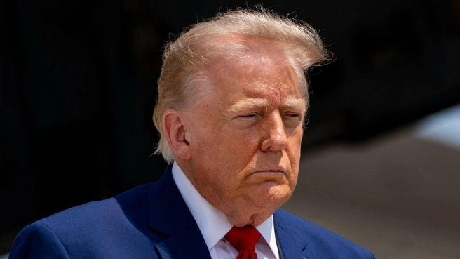 По данным СМИ, Трамп обвинил Кеннеди в трусости из-за того, что тот не стал дальше расследовать предполагаемую связь. | Источник: MEGA