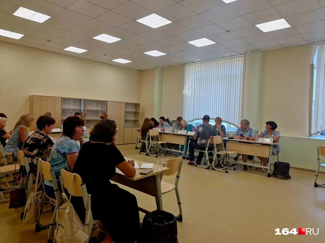 Здесь люди пишут заявления на восстановление документов и компенсацию для пострадавших | Источник: Виктория Федорова / 164.RU