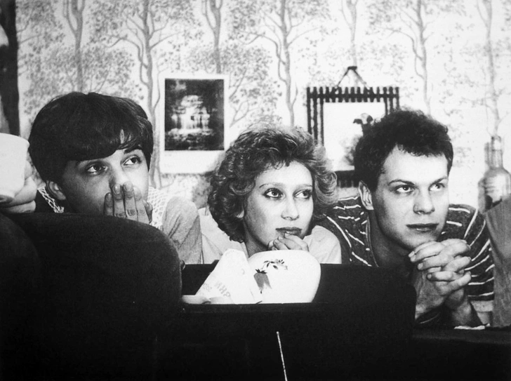 «Ира, конечно, большим пожертвовала, чем я, — рассуждал Кортнев в программе „Судьба человека“ канала „Россия 1“. — Это все было настолько дергано, нервно, истерично. Я не помню, кто первым слово „развод“ произнес. Это было давно и быльем поросло. Сейчас мы, слава Богу, хорошие друзья»