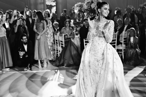 Невеста выбрала шикарное платье от Валентина Юдашкина
