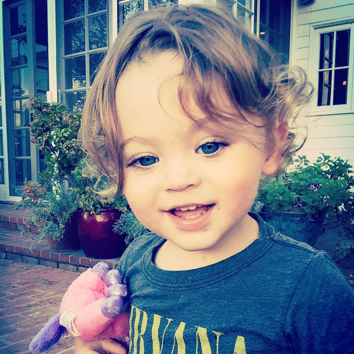 Фото дня: Меган Фокс опубликовала снимок младшего сына Боди