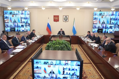 Демешин поручил расторгнуть контракт за некачественный ремонт стадиона Авангард