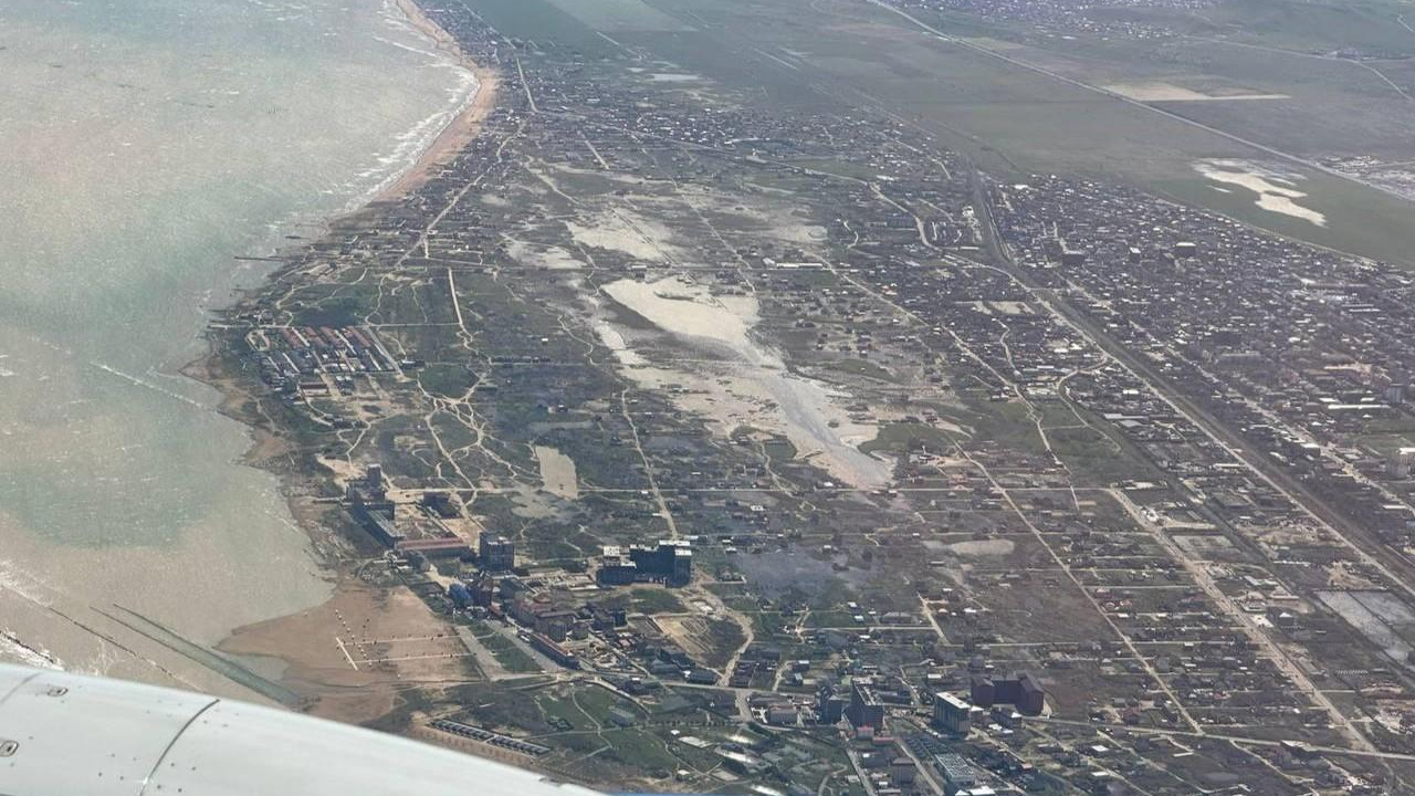 Вода залила улицы и поля. Показываем кадры последствий сильнейшего наводнения в Дагестане с высоты