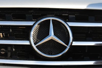 Mercedes экс-главы ГИБДД Тапилина изъяли в доход государства