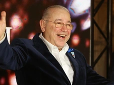 «Я с помоичниками не разговариваю!»: Евгений Петросян оскорбил журналистов, которые хотели поздравить его с юбилеем