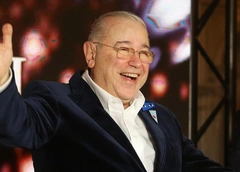 «Я с помоичниками не разговариваю!»: Евгений Петросян оскорбил журналистов, которые хотели поздравить его с юбилеем