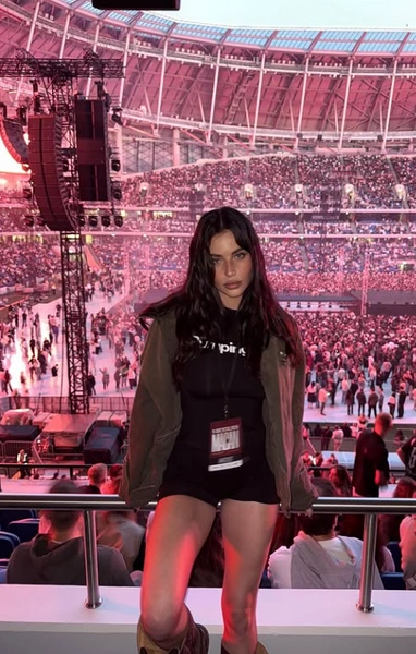 Вейгель не стала наказывать наглых девиц