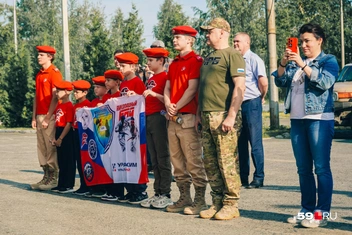 Оксану Алексеевну встретили юнармейцы  | Источник: Репсиме Зурнаджян / 59.RU