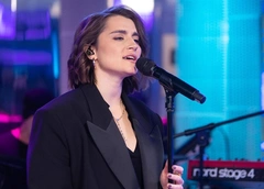 «Нужно не терять себя»: певица MONA рассказала о тяжелом расставании