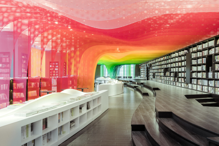 Радужный книжный магазин в Китае (фото 0)