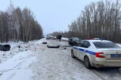 Минивэн столкнулся с Lada Granta в Самарской области, пострадал ребенок