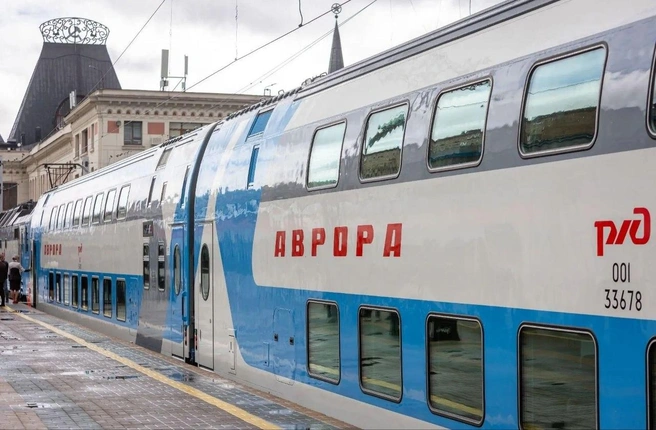 Поезд с двухэтажными вагонами «Аврора» доезжает от Москвы до Ярославля за 3 часа 4 минуты | Источник: Телеграмма СЖД / T.me
