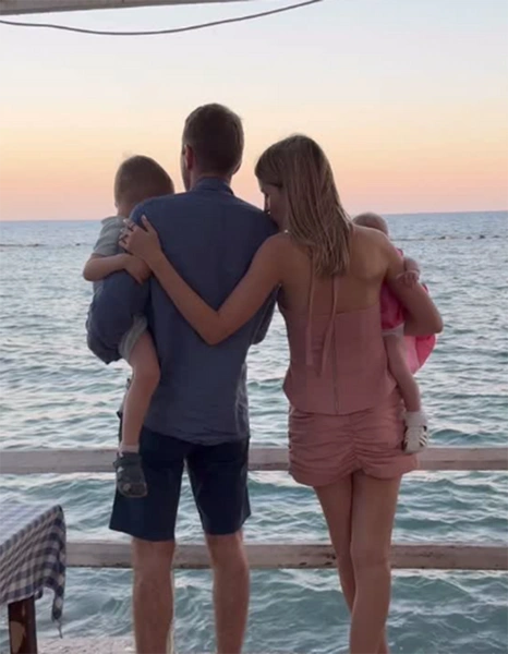 Семью артистка снимает со спины