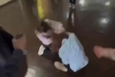 Инцидент в лицее Тольятти: девочке вырвали волосы. Видео