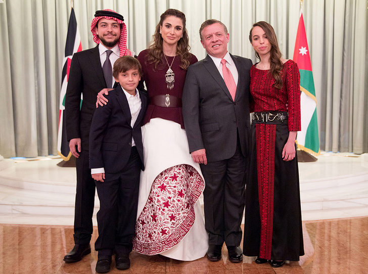 Дивный Восток: 10 лучших выходов иорданской королевы Рании за 2017 год