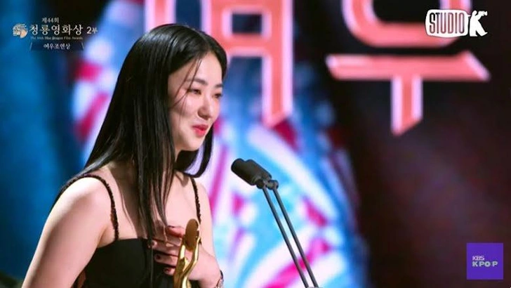 Красавцы и красавицы: полный список победителей 44-й премии Blue Dragon Film Awards