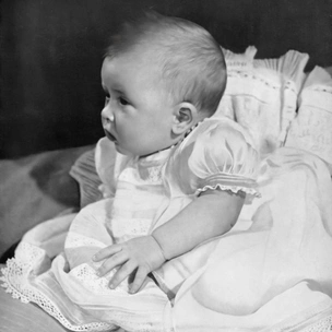 14 самых милых и редких детских фотографий короля Карла III