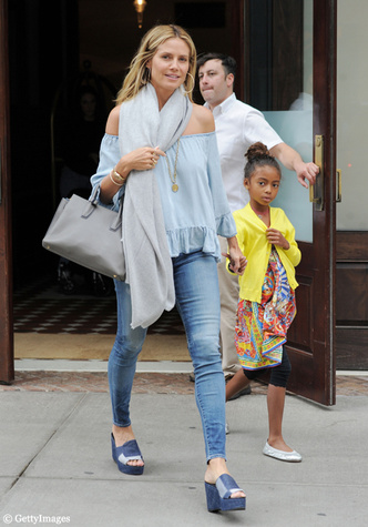 Хайди Клум на прогулке с дочерью в Нью-Йорке