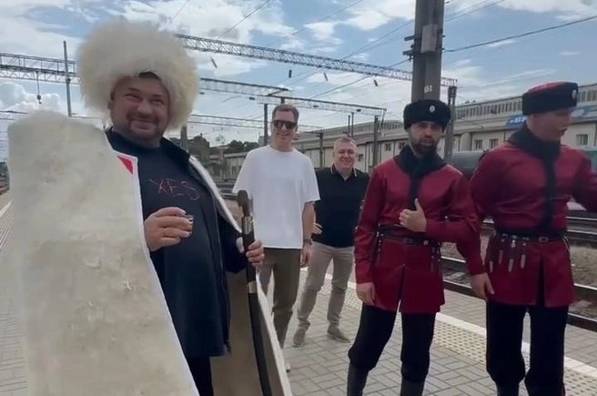 Артист оказался очень доволен | Источник: Сергей Жуков и «Руки Вверх!» / T.me