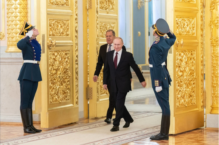 Владимир Путин объявил неделю с 28 марта по 5 апреля нерабочей с сохранением зарплаты