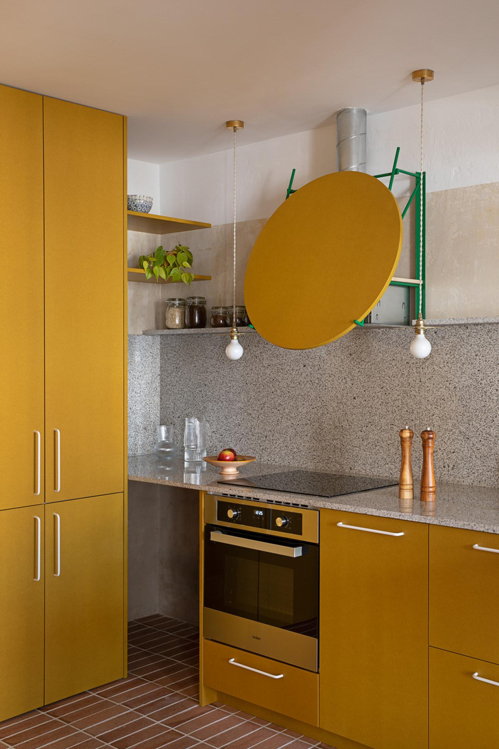 Цвет и бетон: квартира в Мадриде от Nomos Architects