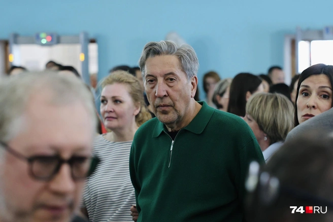 Не упустил шанса провести хороший вечер и депутат гордумы Владимир Бодров | Источник: Наталья Лапцевич