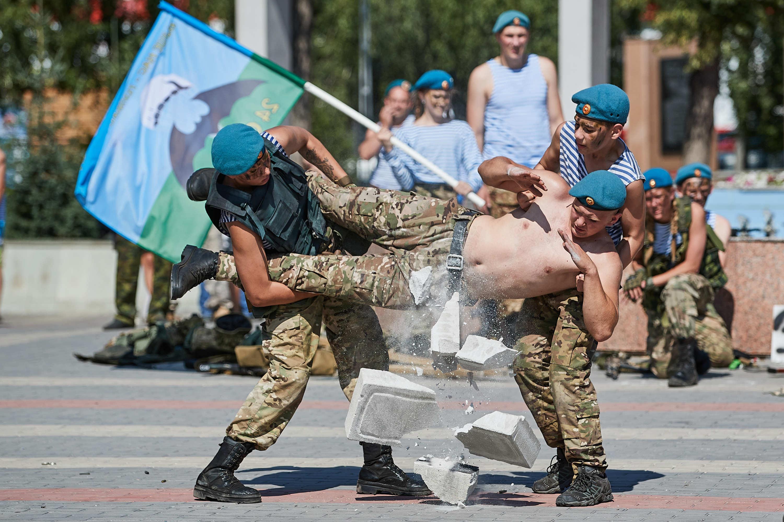 Как десантники отпраздновали День ВДВ в Бердске Новосибирской области - 2  августа 2023 - НГС.ру