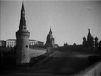 Беклемишевская башня и Кремль 80 лет назад… | Источник: кадр из д/ф «Разгром немецких войск под Москвой» (18+)