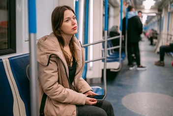«Парень резко изменился и отстранился, когда я подарила ему подарок на день рождения»