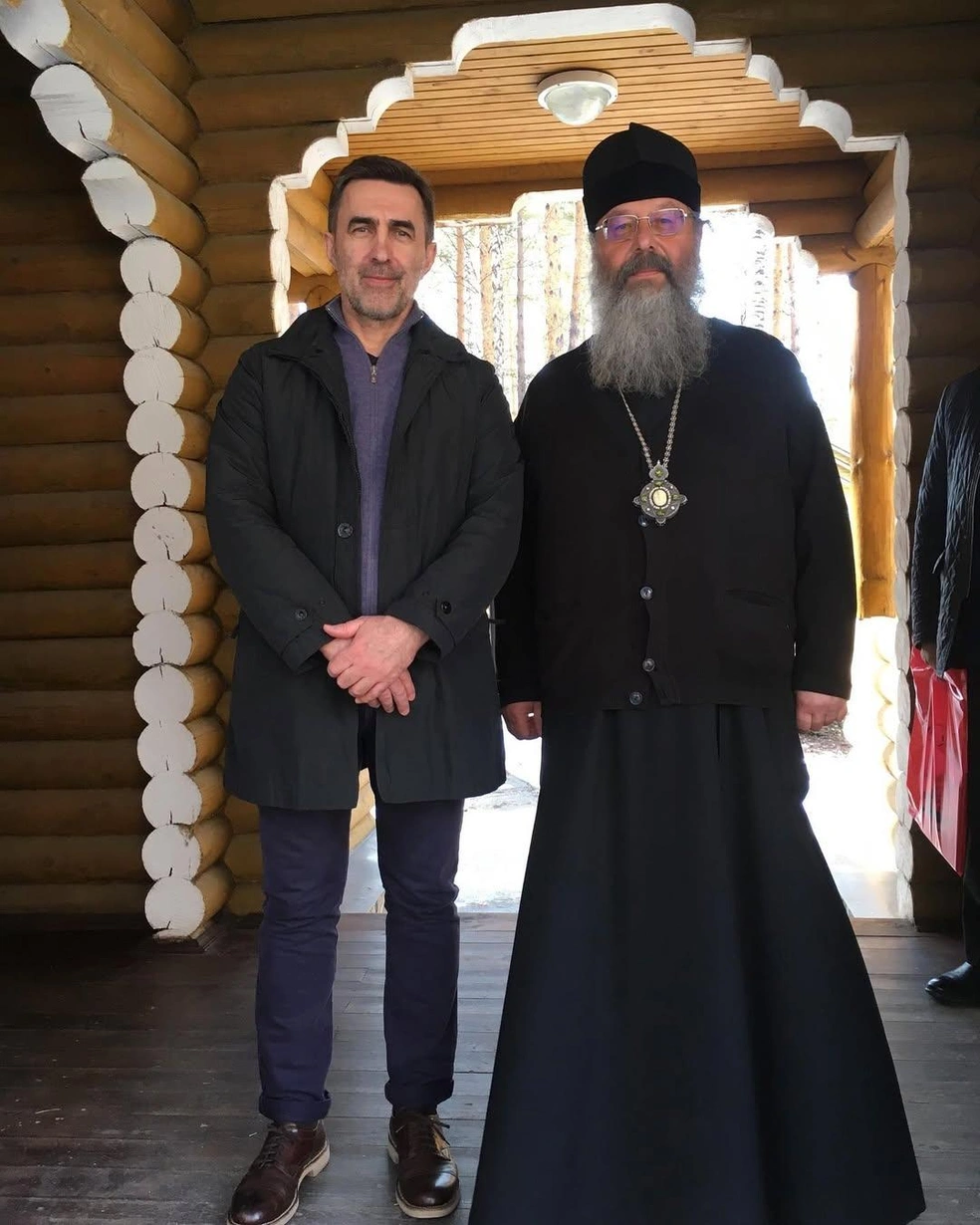 Вячеслав Бутусов с прежним митрополитом Екатеринбургским и Верхотурским Кириллом | Источник: butusov.official / Instagram.com (соцсеть запрещена на территории РФ)