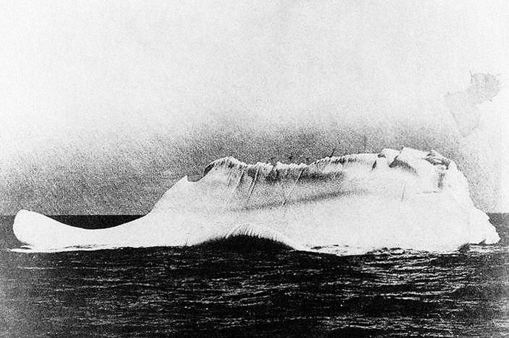 Фотография якобы того самого айсберга, потопившего «Титаник»