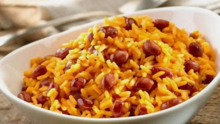 С чем приготовить рис, если ничего нет: 10 простых рецептов 🍚