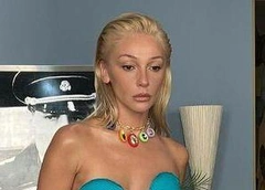 Лолита показала ягодицы, Инстасамка спела вживую, а Ивлеева нарядилась для Элджея: Vk fest в Петербурге