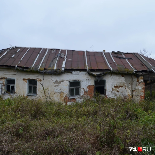 По многим домам видно, что их строили надолго, но без ремонта они рассыпаются | Источник: Максим Улитов / 71.RU