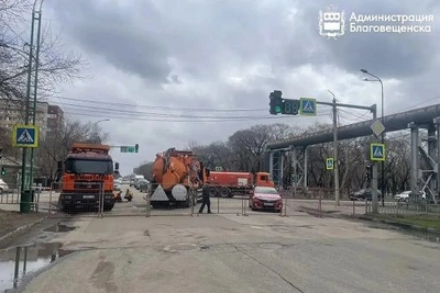 В Благовещенске ремонтируют инженерные сети на Октябрьской