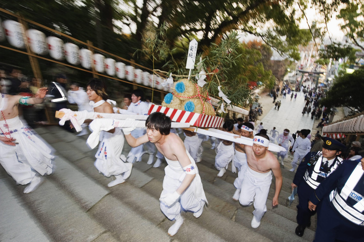 Впервые за 1200 лет японских женщин допустили к участию в национальном празднике