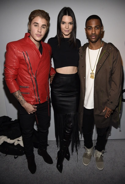 Джастин Бибер, Кендалл Дженнер и Big Sean на показе Adidas Originals x Kanye West | Источник: gettyimages.com