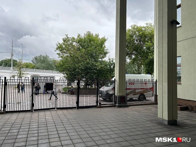 К школе вызвали медиков | Источник: Римма Багдасарян / MSK1.RU