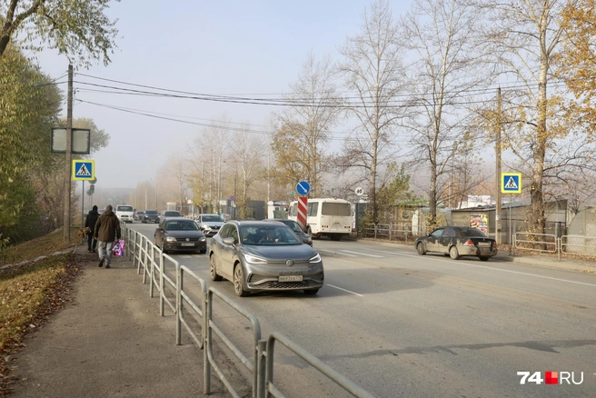 Утром стоит движение со стороны поселка Западный, вечером&nbsp;— на плотине в обратном направлении | Источник: Михаил Шилкин