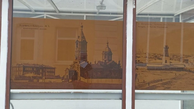 Автобусная остановка — наглядное пособие гиду в помощь! | Источник: Анна Сарапульцева / 45.RU