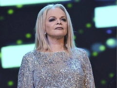 Адвокат Лурье показала ключи от квартиры Долиной — новая владелица уже сменила замки