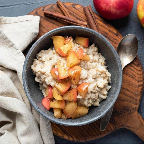 Запеченная овсянка с яблокомЭто блюдо является любимым завтраком британских наследников — принцессы Шарлотты, принца Джорджа и принца Луи. Ароматный запах корицы и непередаваемый вкус каши зарядят вас хорошим настроением и силами на весь день.Полный рецепт запеченной овсянки с яблоком читайте по ссылке.