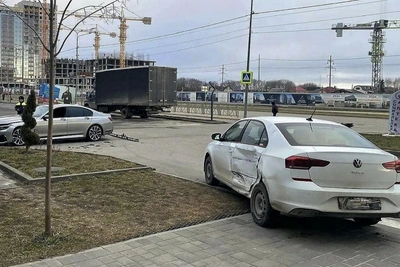 В Ставрополе BMW не уступил дорогу, пассажирка госпитализирована